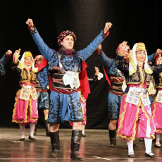 MAKÜ HALK OYUNLARI EKİBİ ÜNİVERSİTELER ARASI FESTİVALDE SAHNE ALDI