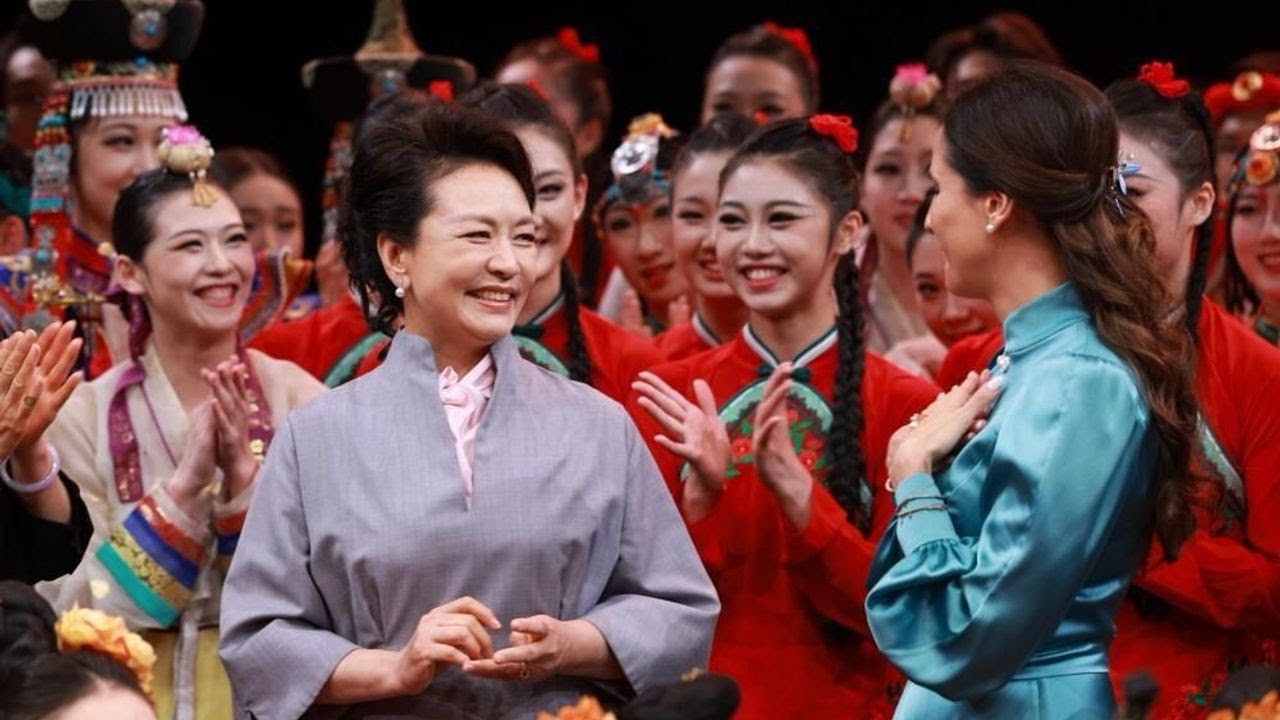 Peng Liyuan Ve Tamara Vucic Beijing Dans Akademisini Ziyaret Etti
